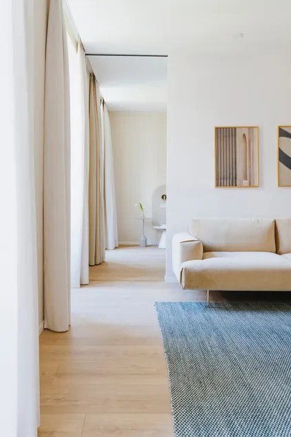 Two-bedroom apartment in The Passage - Image 1