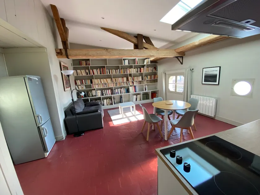 Beautiful quiet and independent apartment - Image 1