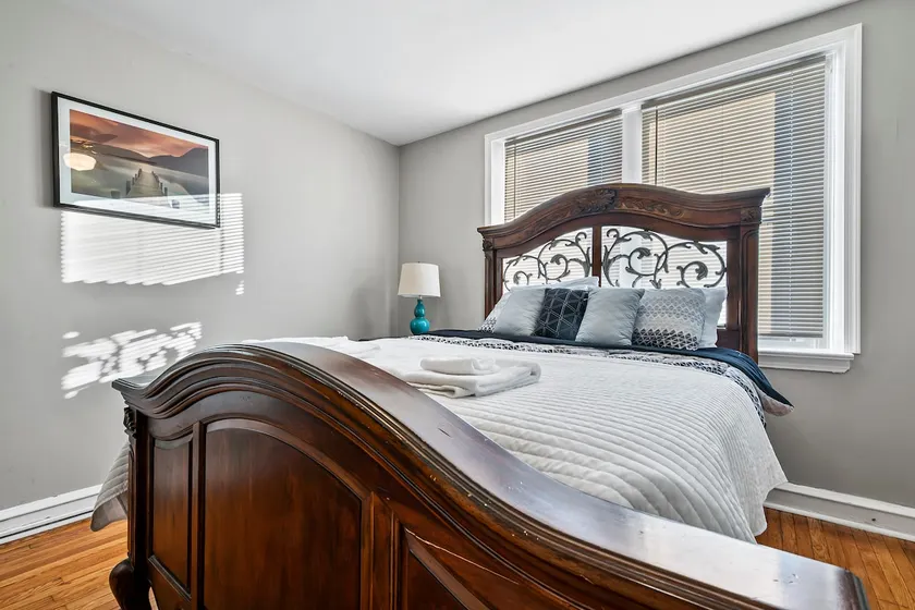 Cozy Comfort- 2 bedroom apt/65 inch T.V. wifi - Image 1
