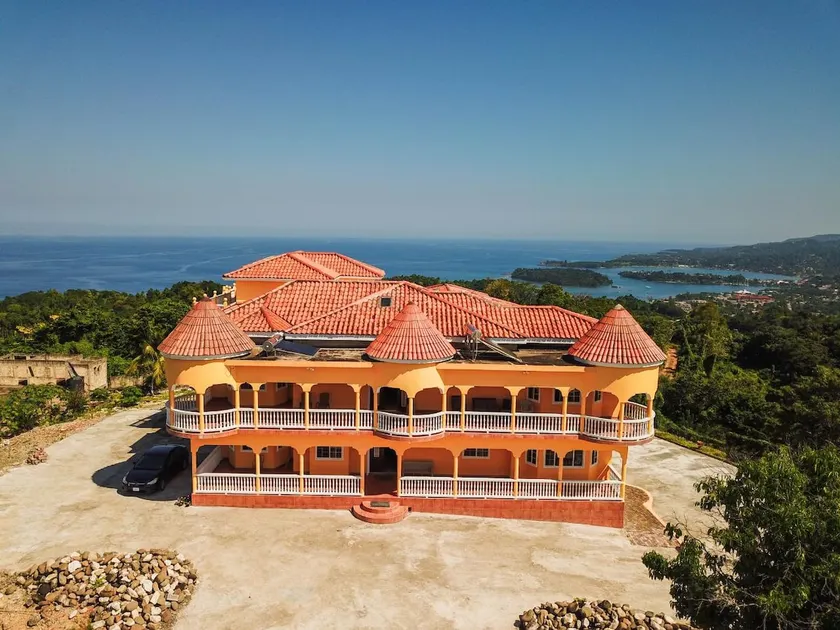 Round View Guest House - Image 1