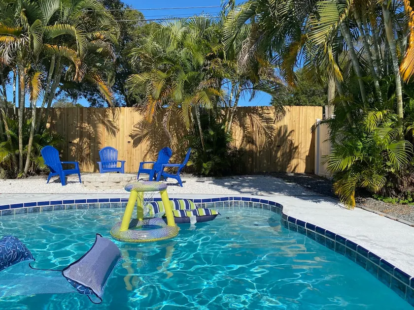 Heated Pool Close to St Pete Tampa Pet Friendly - Image 1