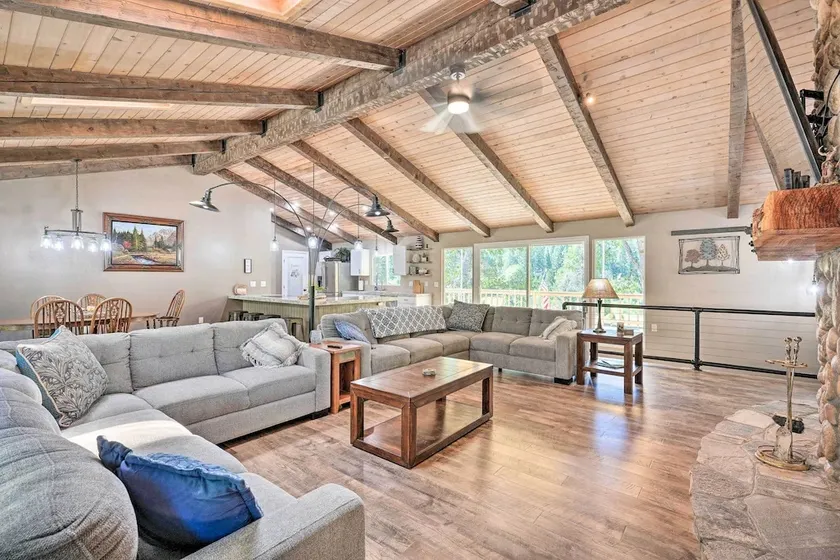 Beautiful Large close to Skiing / Wine Tasting! - Image 1