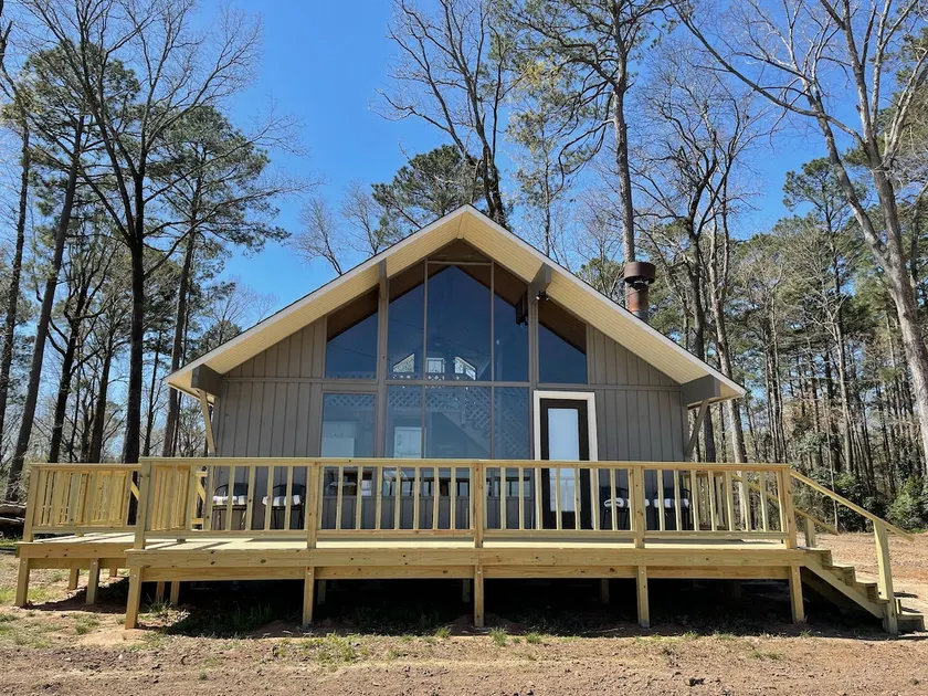 Beautiful Cabin with Breathtaking Views of Lake! - Image 1