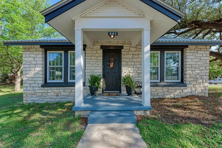 The 801 Cottage - Image 1