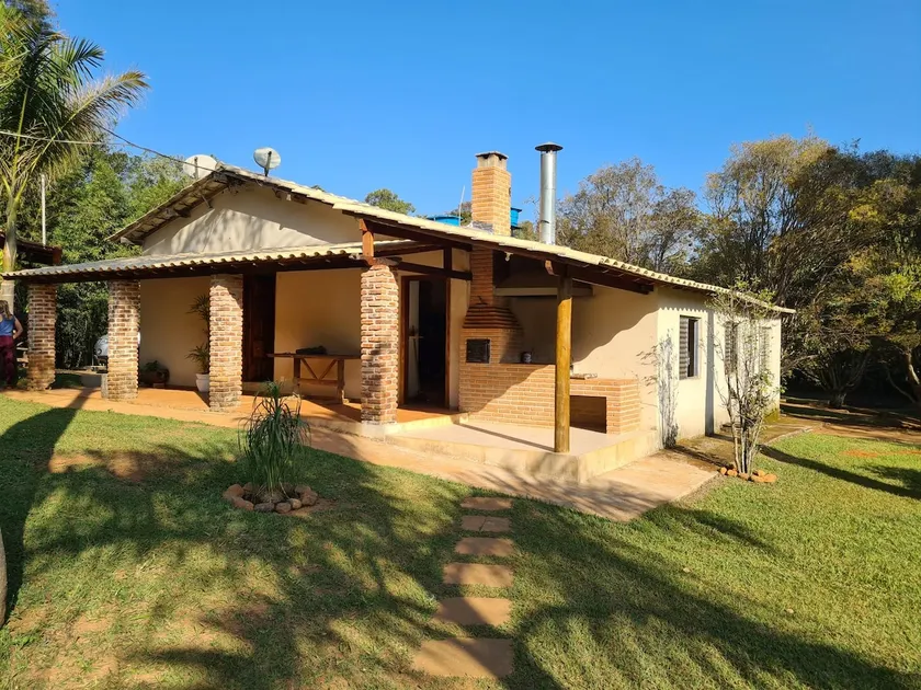 Country house with swimming pool and all infrastructure - Image 1