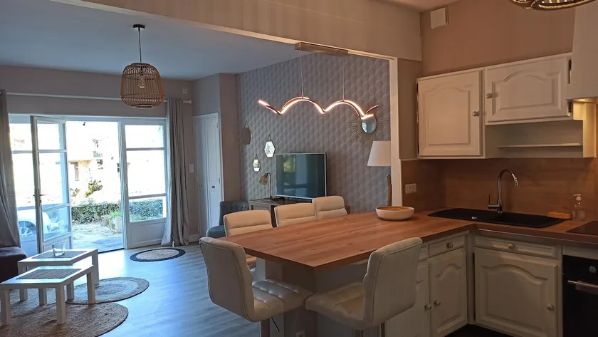 Pleasant townhouse in the heart of the village. - Image 1