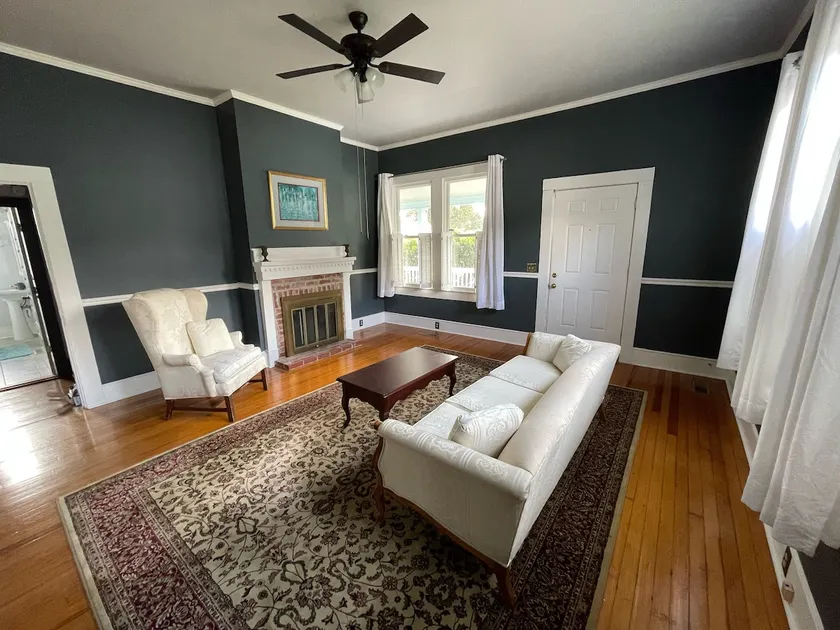 Historic downtown bungalow. - Image 1