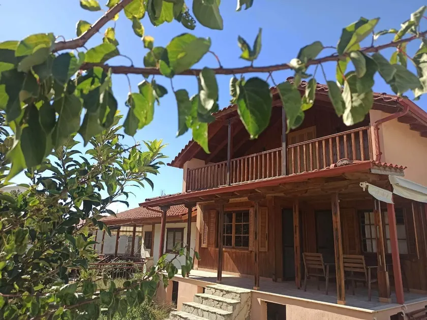 Ofrinio Beach Wooden House - Image 1