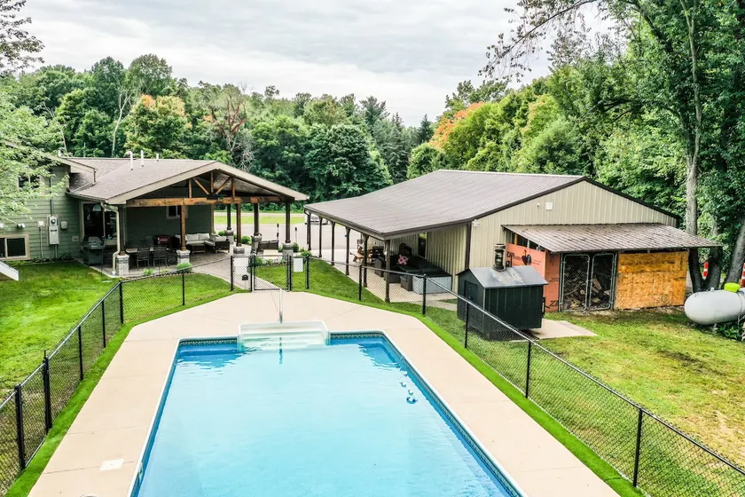 Home in Dowagiac with private pool - Image 1