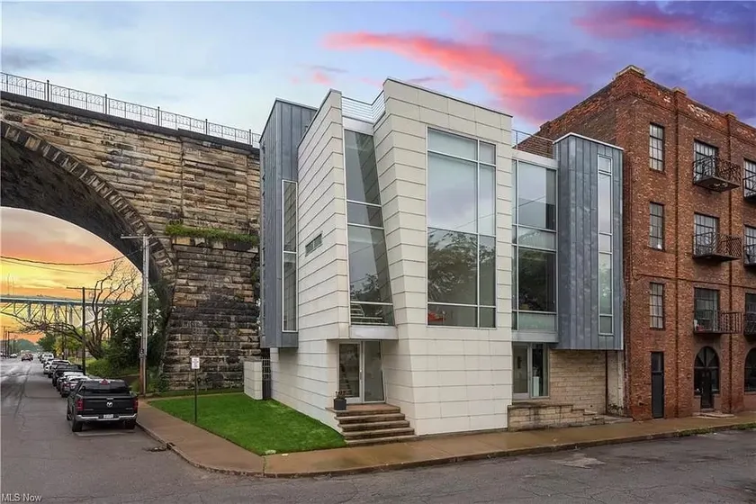 Modernes Zuhause im Herzen der Cleveland Flats mit BESTEN Aussichten auf die Skyline von CLE & den Fluss - Image 1