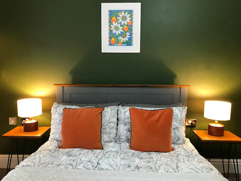 Spacious Luxury City Centre Apartment With Secure Parking - Image 1