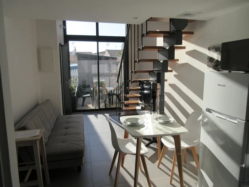 Maisonette with terrace and parking close to the beach - Image 1