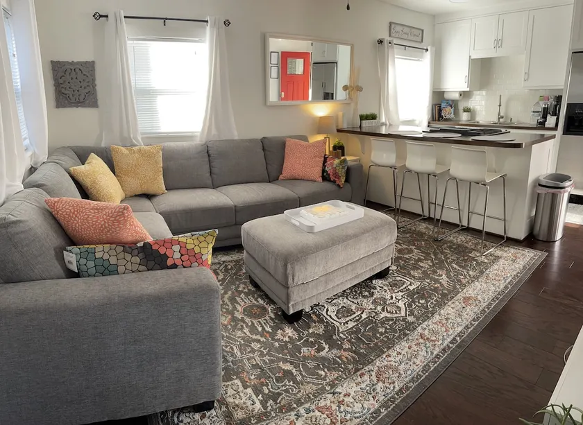 Peaceful 2/2 Guesthouse w/ King Bed & (3) 65” TVs - Image 1