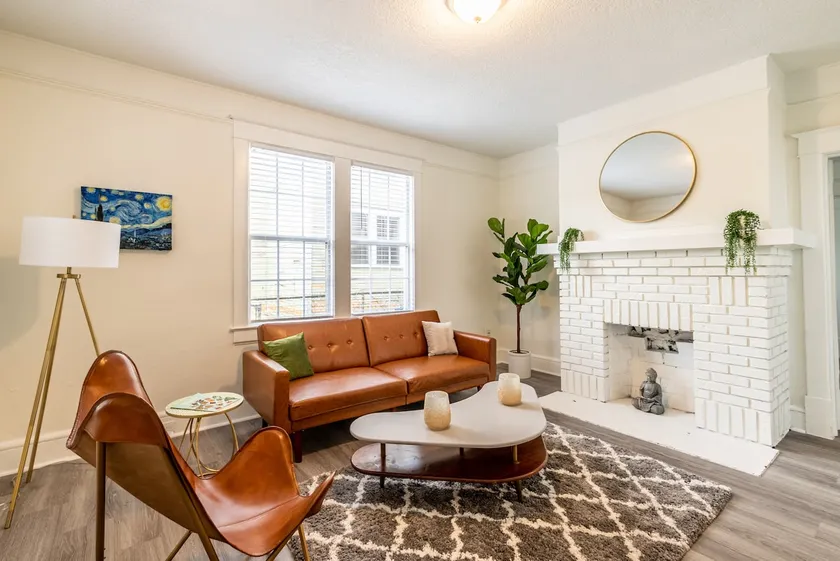 Lovely contemporary 2 bedroom/ 5 min from Vystar - Image 1