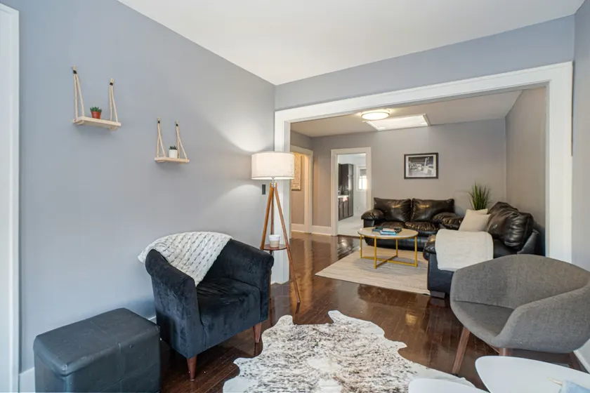 Relaxing & Spacious 2 BD Apt - 5 mins from DT GR - Image 1