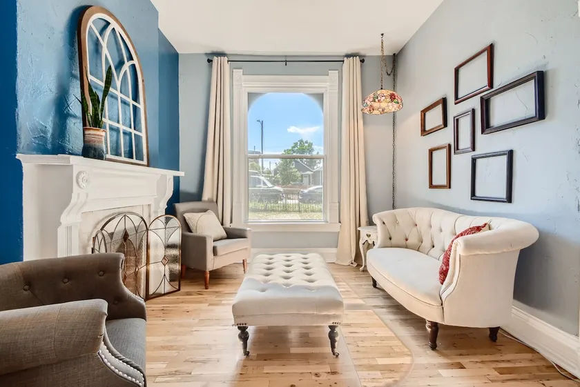 Vintage Charm in the Heart of Denver - Image 1