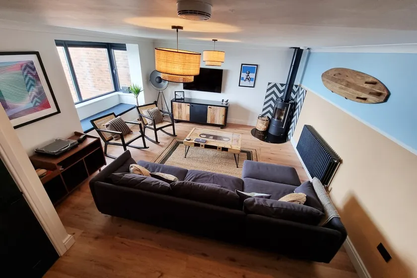 Seaviews, Log Burner and Deck, Stunning Interiors - Image 1