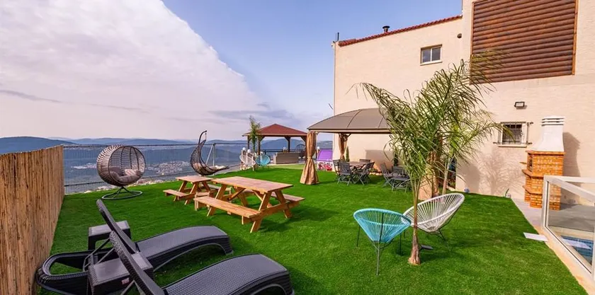 Blue lake luxury villa for families - Image 1