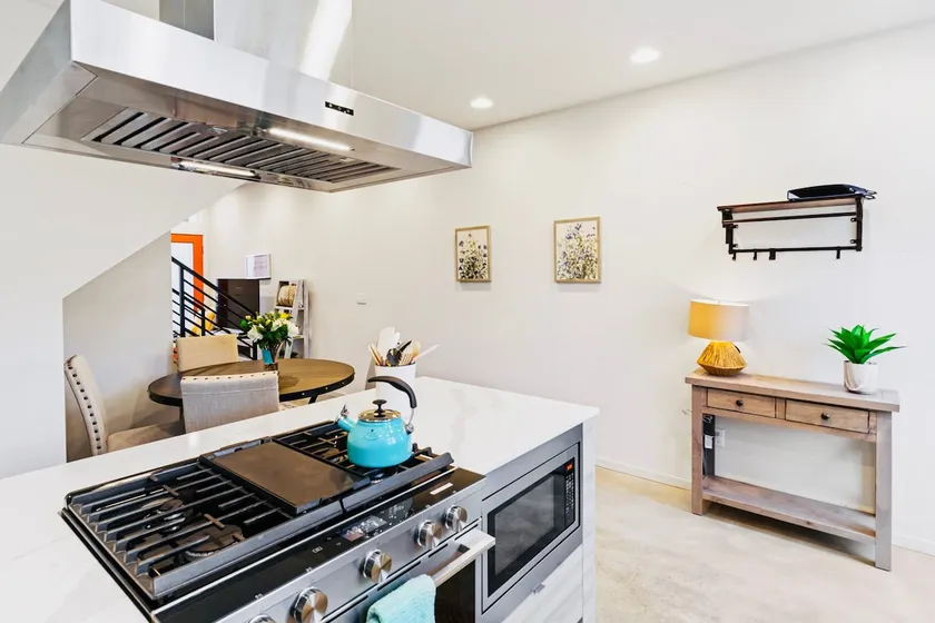 Seattle Beacon - Modern 3BR! Pet Friendly. - Image 1