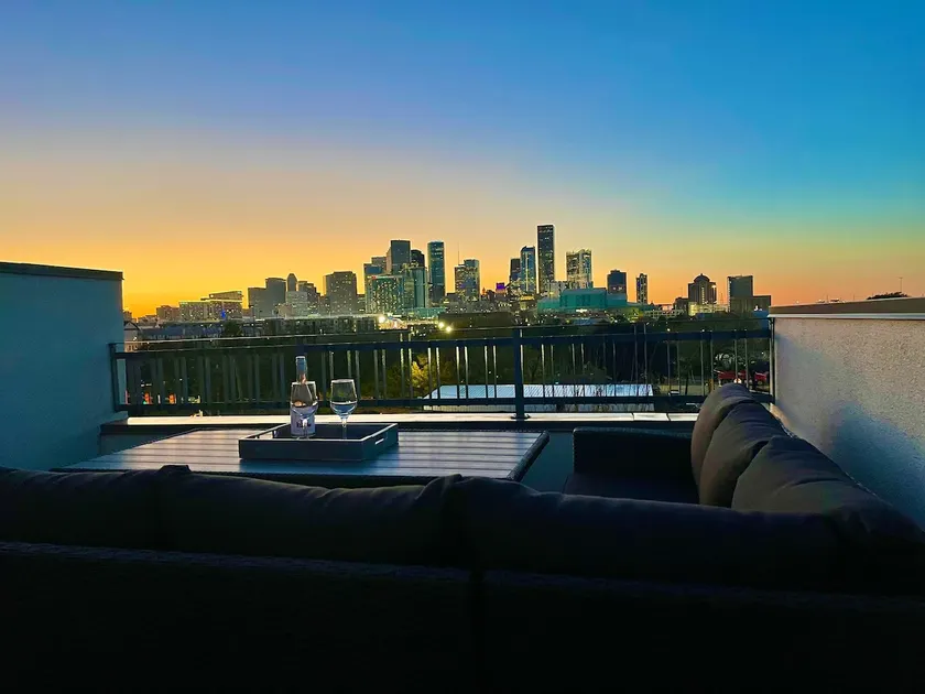 Private Rooftop | Skyline View | Downtown Getaway - Image 1