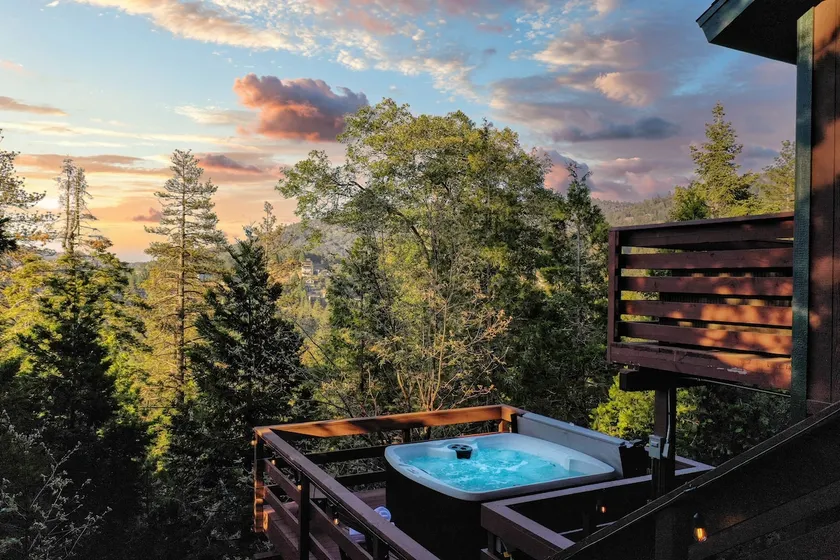 GenevaChaletHOT TUB! WlkLakeGreg,Family&PetFrndly - Image 1