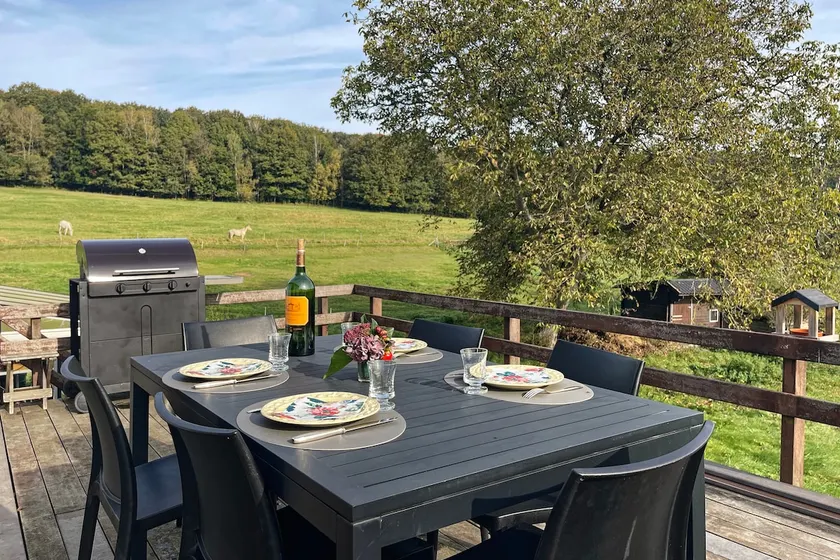 Country house, open fire and large terrace - Image 1