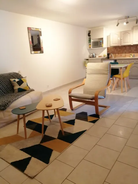 2-room house in the center of Beaulieu-sur-Loire - Image 1