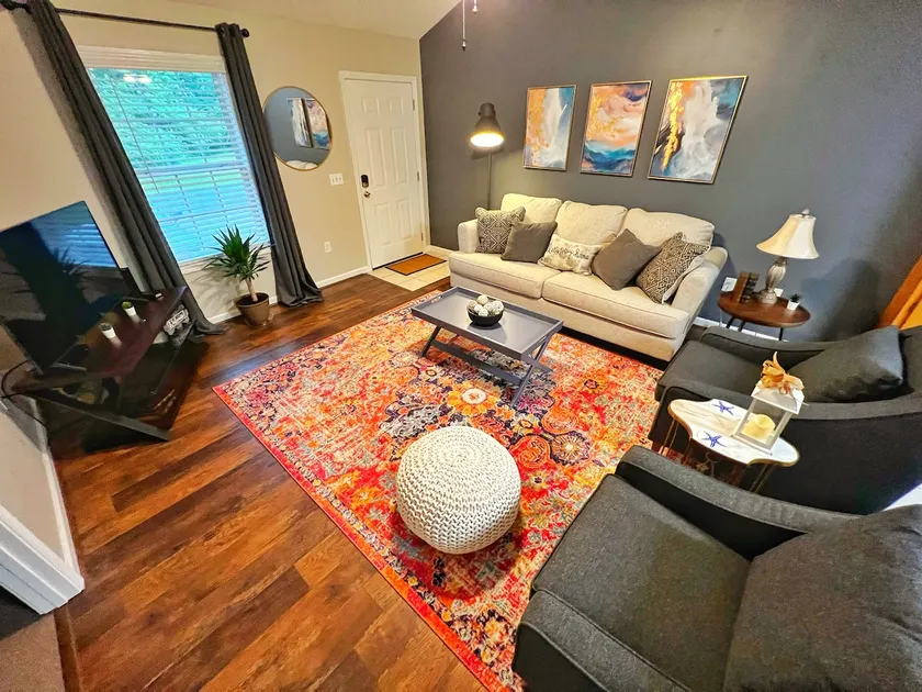 2BR in the ❤️ of Parsons - Image 1