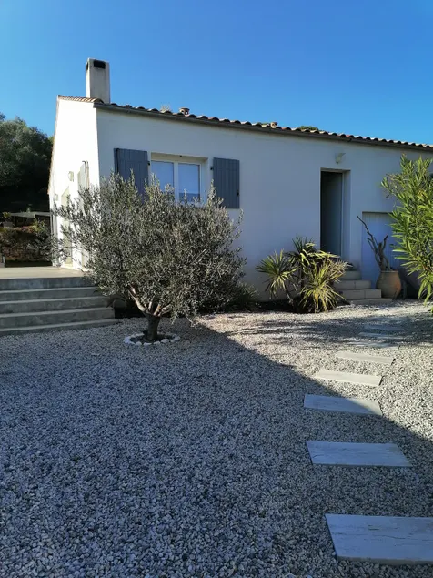 Detached house, Between Land and Sea - Image 1