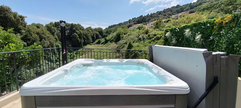 Private Jacuzzi & Garden | Parking | near Nice - Image 1