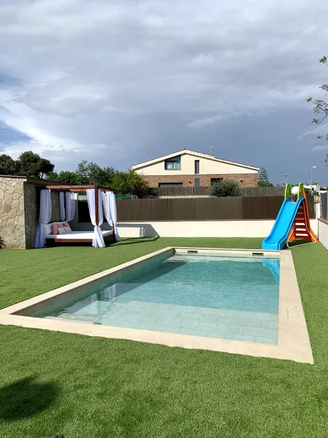 Cozy house with pool near the beach - Image 1