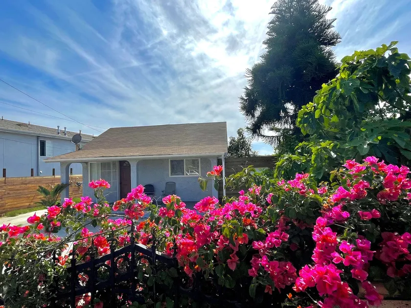 Peaceful, Artsy Retreat Near Everything in LA - Image 1