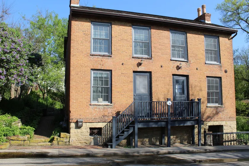 Historic townhouse in the heart of Mineral Point - Image 1