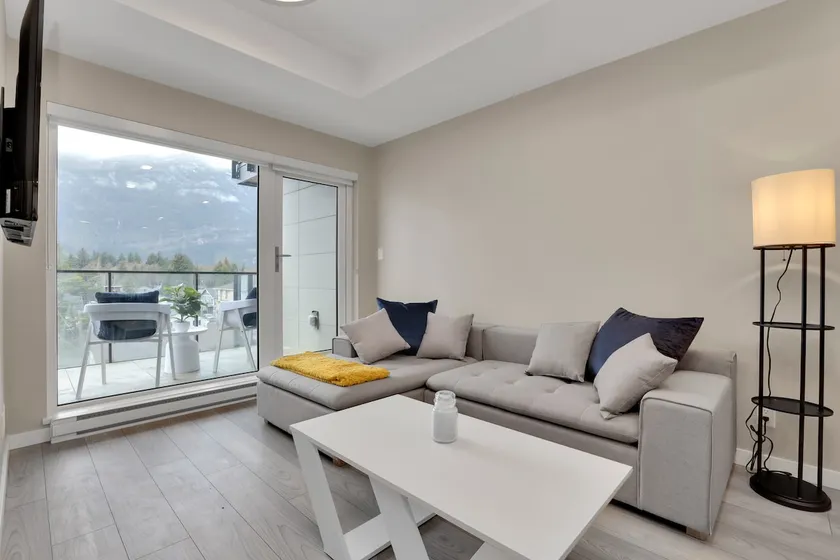 DT Squamish 2BR Condo | Remarkable Mountain Views - Image 1