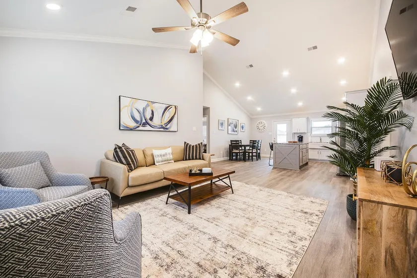 Elegant new home with 3/2 with a covered porch - Image 1