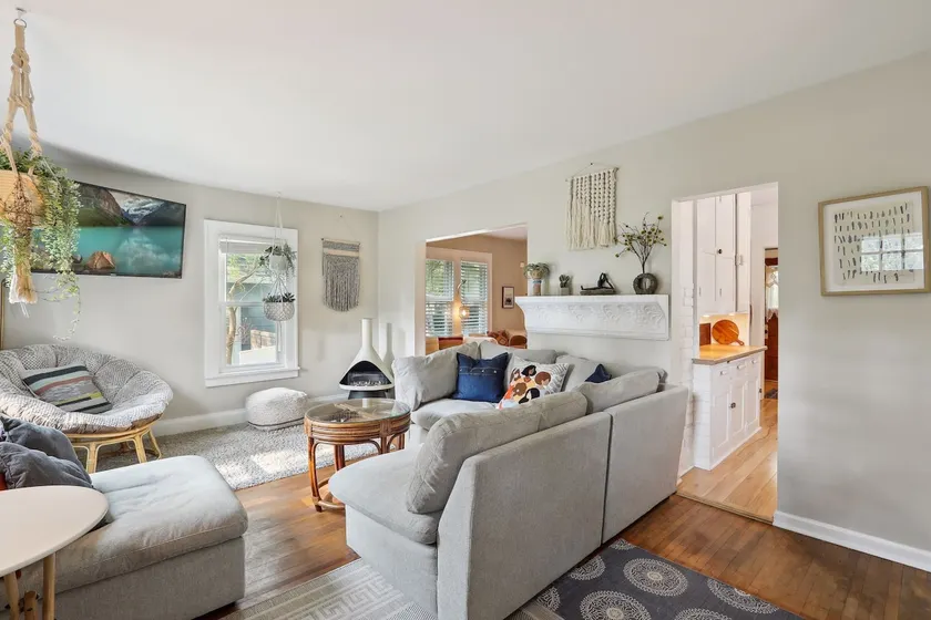 Northeast Cozy Cottage - Image 1