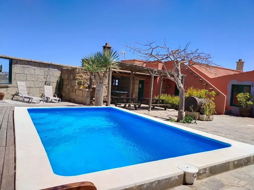 Rural complex with pool - Image 1