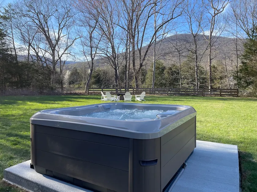 Game Room, Screen Porch, Family-Friendly, Hot Tub near 151 Brew Trail and hiking - Image 1