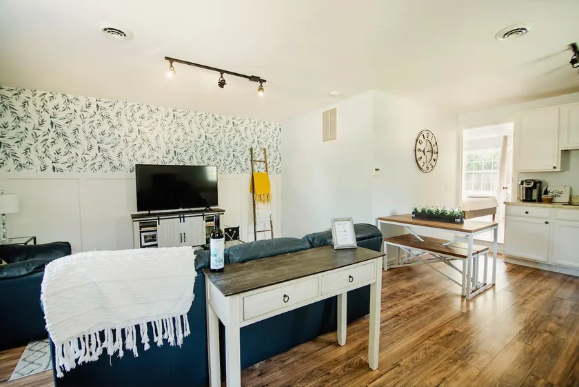 Charming Downtown Cottage & 1.5 Blocks to Beach - Image 1