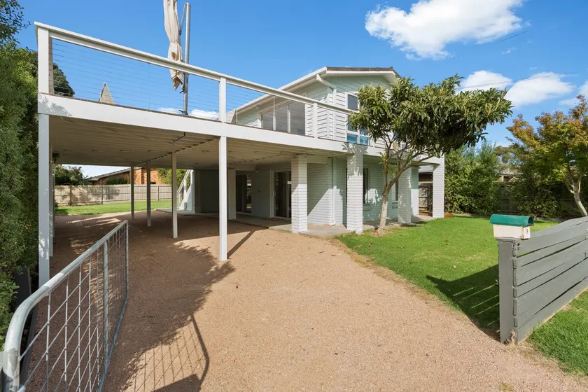 Stylish Beach House with 2 Kitchens & Yard - Image 1
