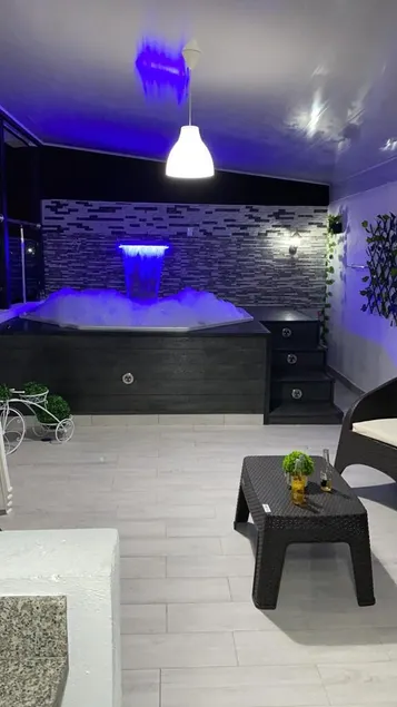 Lovely apartment with private Jacuzzi - Image 1