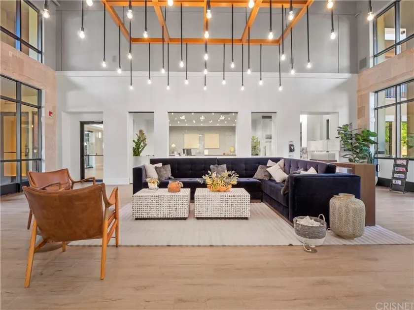 Modern Luxurious Condo by Six Flags Magic Mountain - Image 1