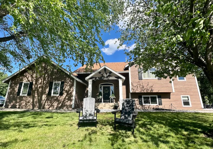 Welcome to Rucks Farm! Charming 4 bedroom home - Image 1