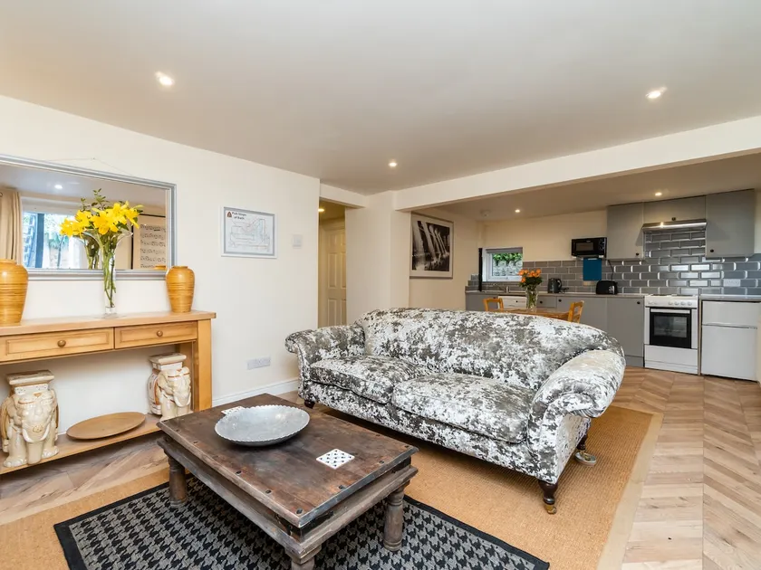 Lovely 1 bed apartment with free parking - Pass the Keys - Image 1