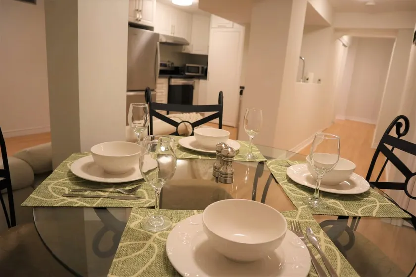 Modern Private 2br Unit Minutes Walk to Yonge St - Image 1