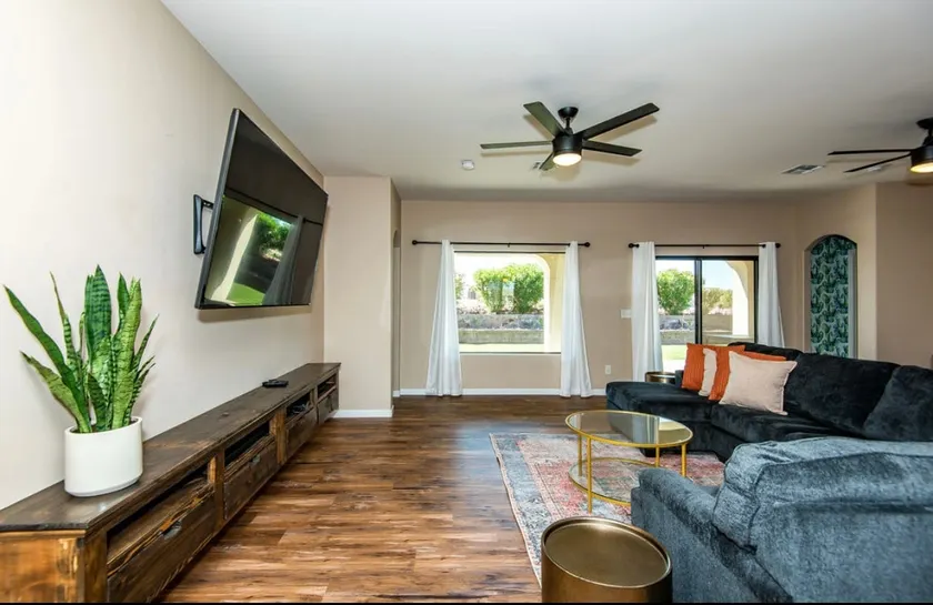 Beautiful king suite located by Laughlin and the river - Image 1