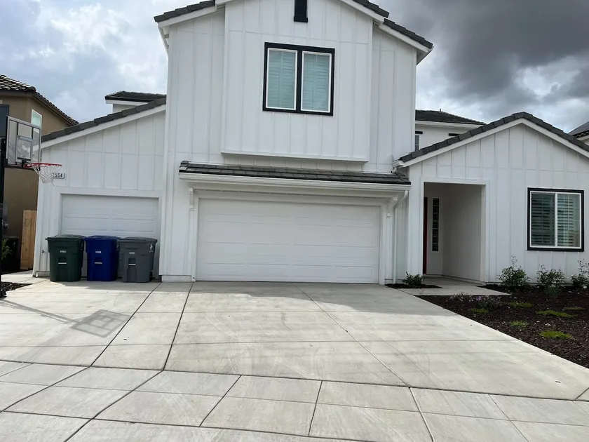 Guest suite in newly developed neighborhood - Image 1