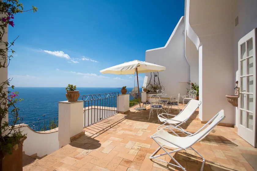 Positano: Villa Ibiscus, gammel villa ved havet i hjertet af Positano 200m2 + 100m2 terrasser - Image 1