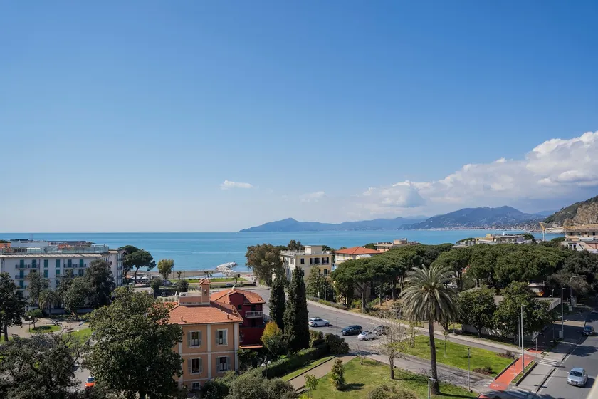 Panoramic House 90 meters BEACH SEA VIEW Center - Image 1