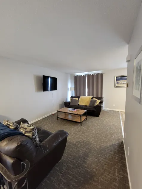 Lovely 2 bedroom Condo with free parking - #2 - Image 1